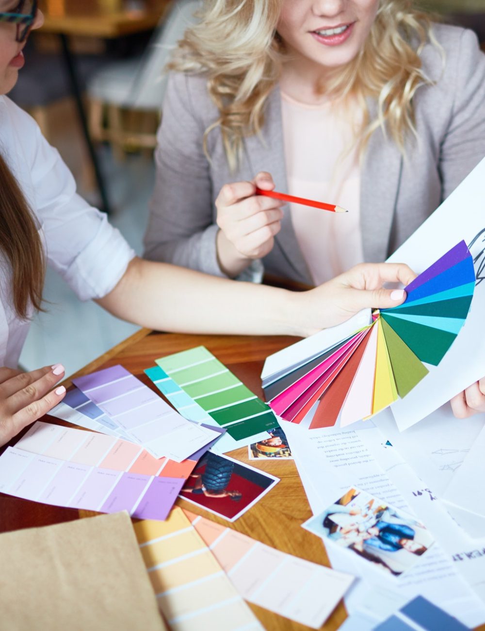meeting-of-fashion-designers.jpg